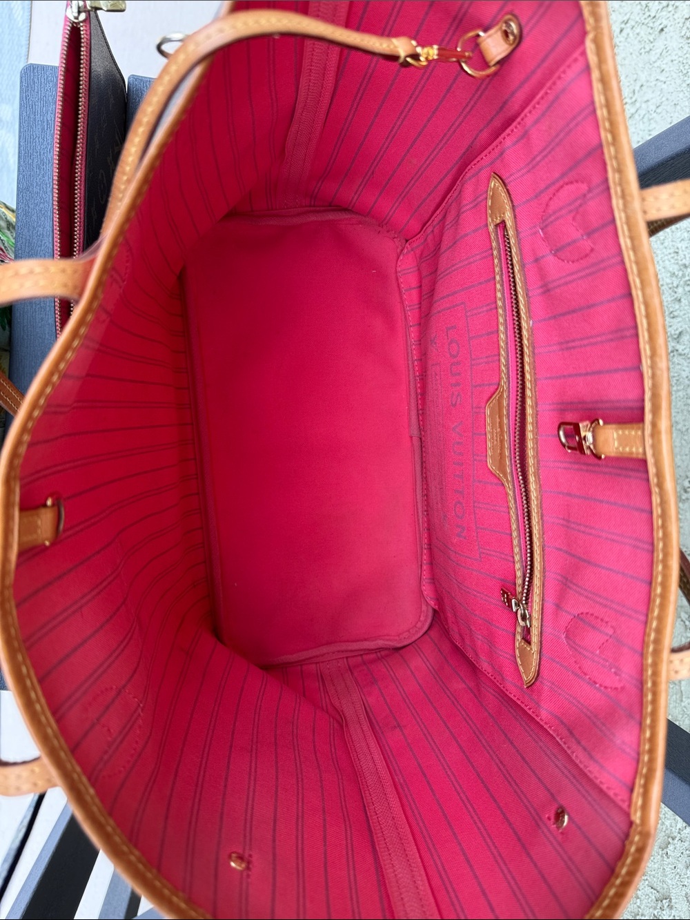 🔥 Authentic Louis Vuitton Limited Edition Pink V Neverfull MM with Pouch COA - Picture 8 of 17
